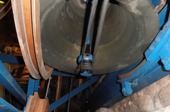 Tubes around the clapper flight